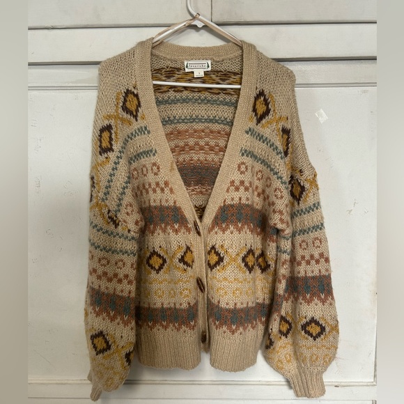 Patterned Beige Cardigan Sweater - Picture 4 of 6